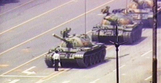 Protesto na Praça da Paz Celestial: Uma das muitas imagens lembradas no documentário