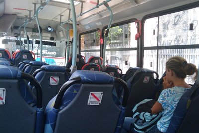 Ônibus vazio? Apenas ilusão de ótica.